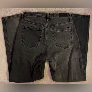 HOLLISTER CURVY HIGH RISE MOM JEAN